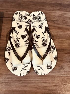 Tory Burch Navy and-White Floral Logo Flip Flop Sandals 11 M Summer Spring Beach